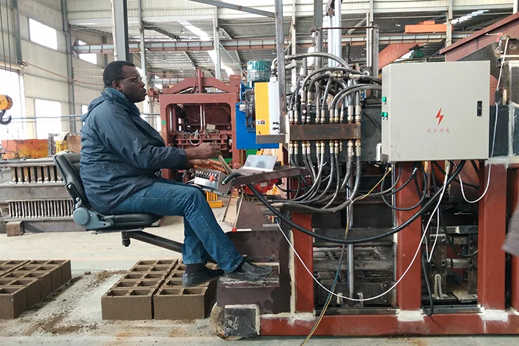 QTM10-15M Mobile Block Making Machine - Image 3