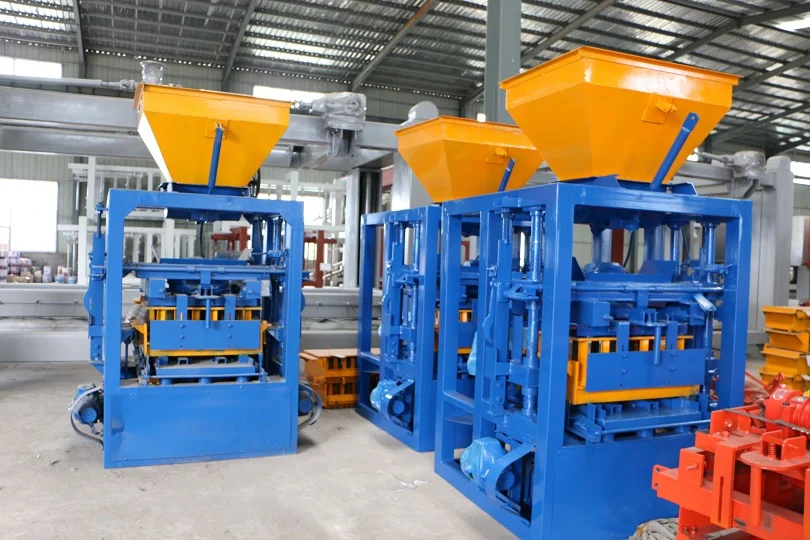 QT4-24/26Hollow Brick Moulding Machine Low Price - Image 2