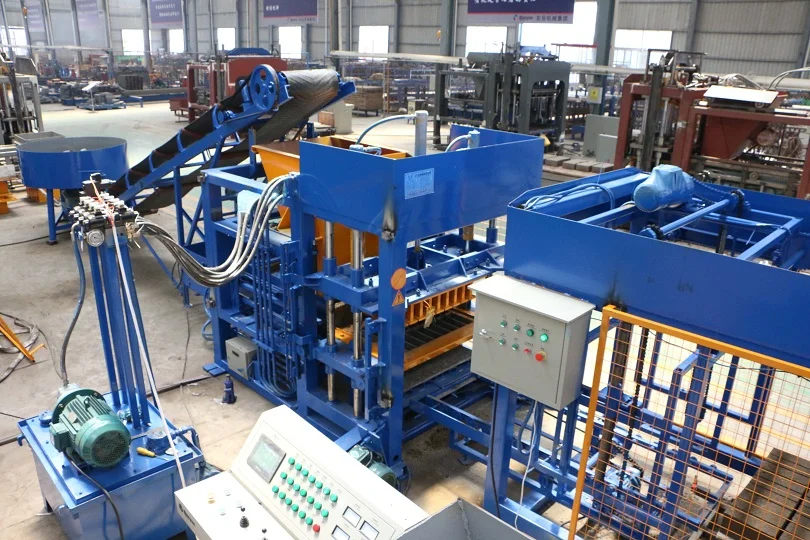 QT4-25 Automatic Concrete Block Machine - Image 3